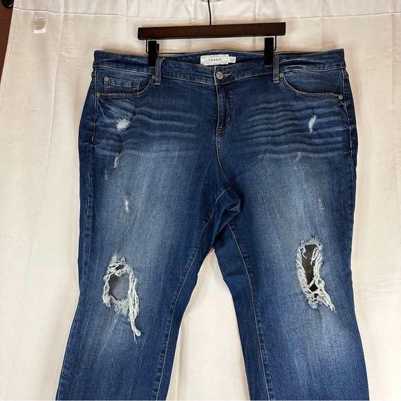 TORRID Women’s Size 22 Denim Jeans Boyfriend Style Fit Stretch Distressed - Picture 4 of 14
